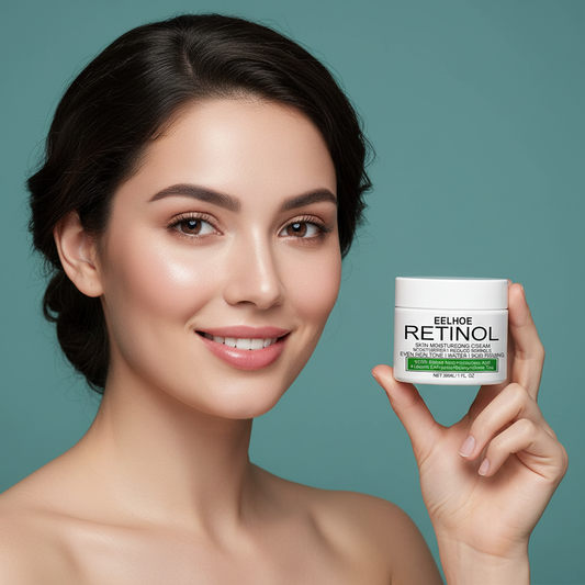 Lifestyle - Mulher Mostrando o Produto